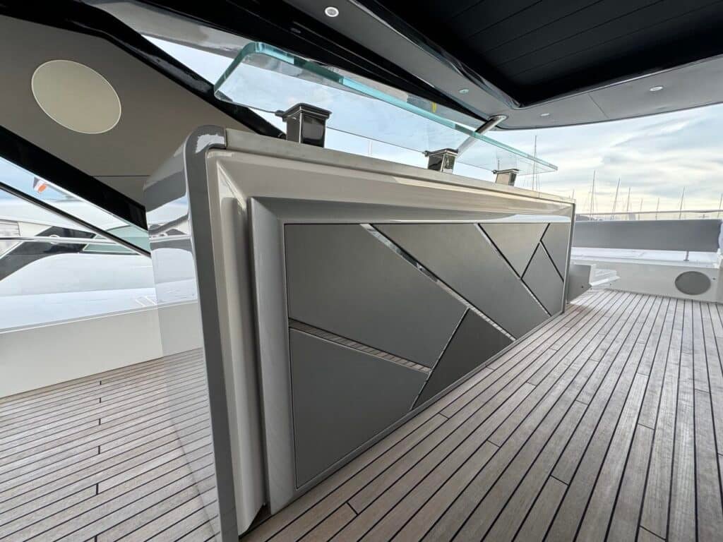 7F00E601-9FFA-4380-AF7F-B64931108E09